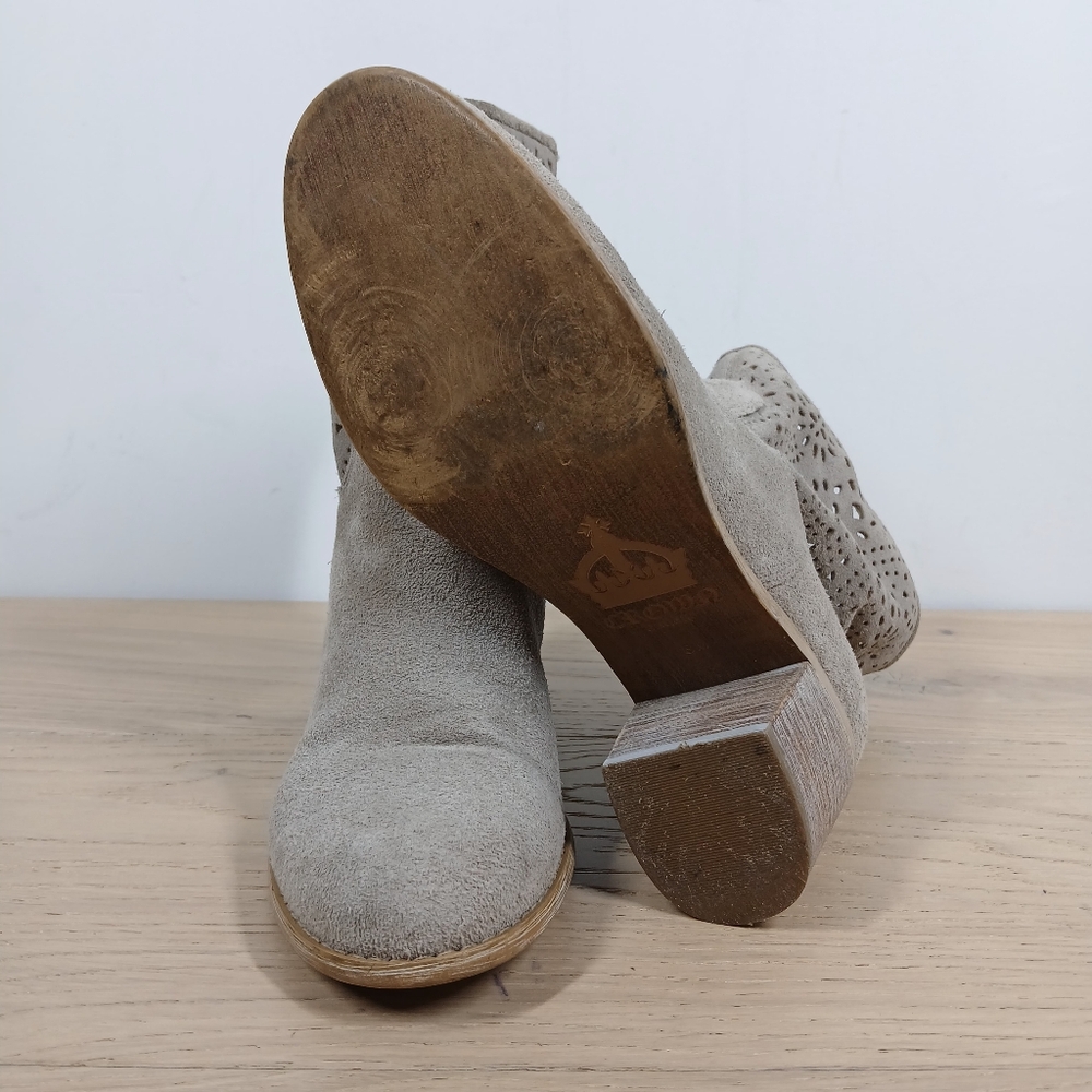 Crown Vintage Taupe Leather Perforated Foldover Block Heel‎ Ankle Boots 1506 - Picture 8 of 11